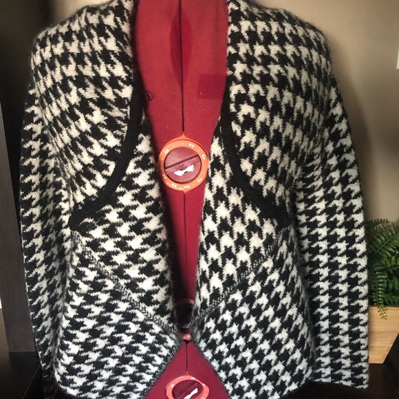 Soft wool, herringbone jacket. Great for fall. Great price. - Picture 4 of 9